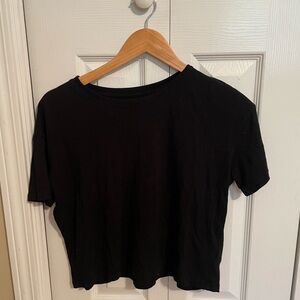 Old navy black tshirt